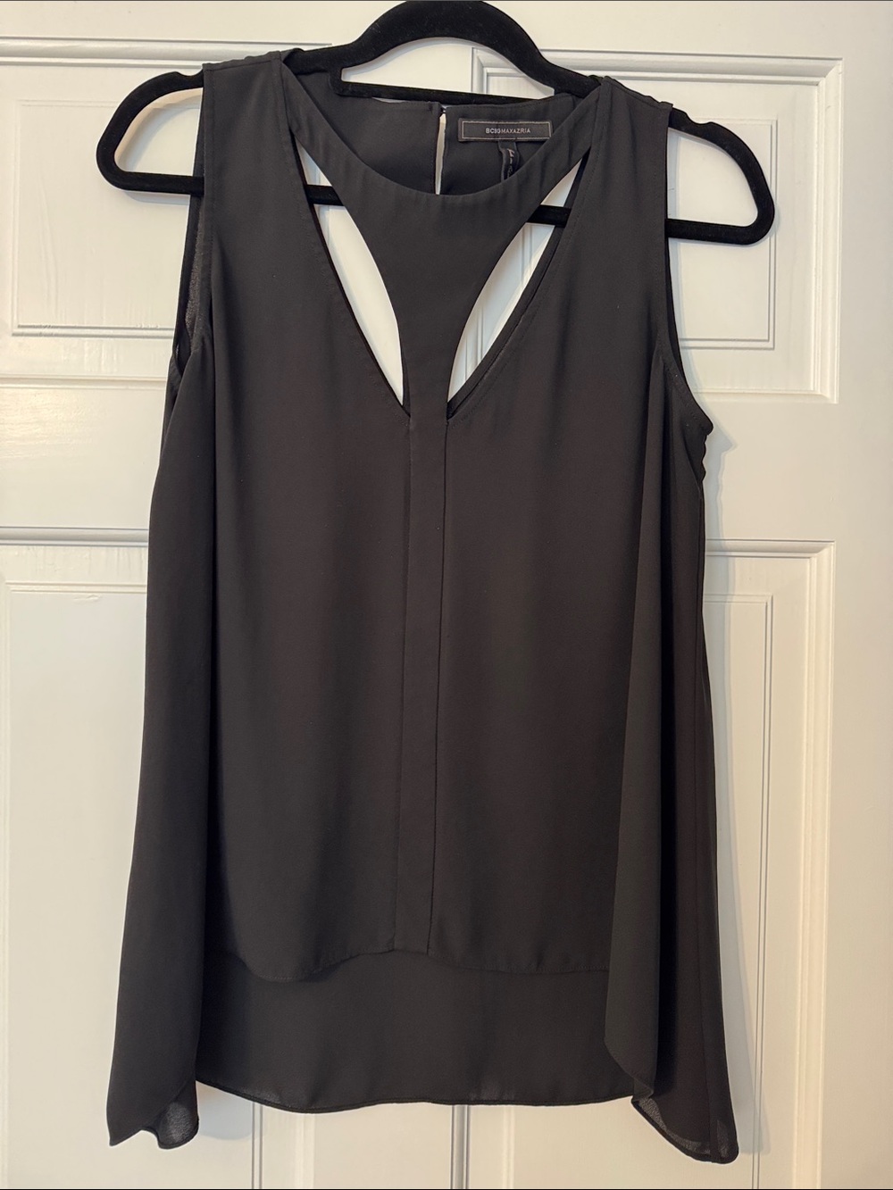 BCBGMaxAzria Black Sleeveless Keyhole Camisole
